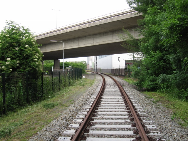 Het spoor ligt vele meters lager dan de Noorderbrug